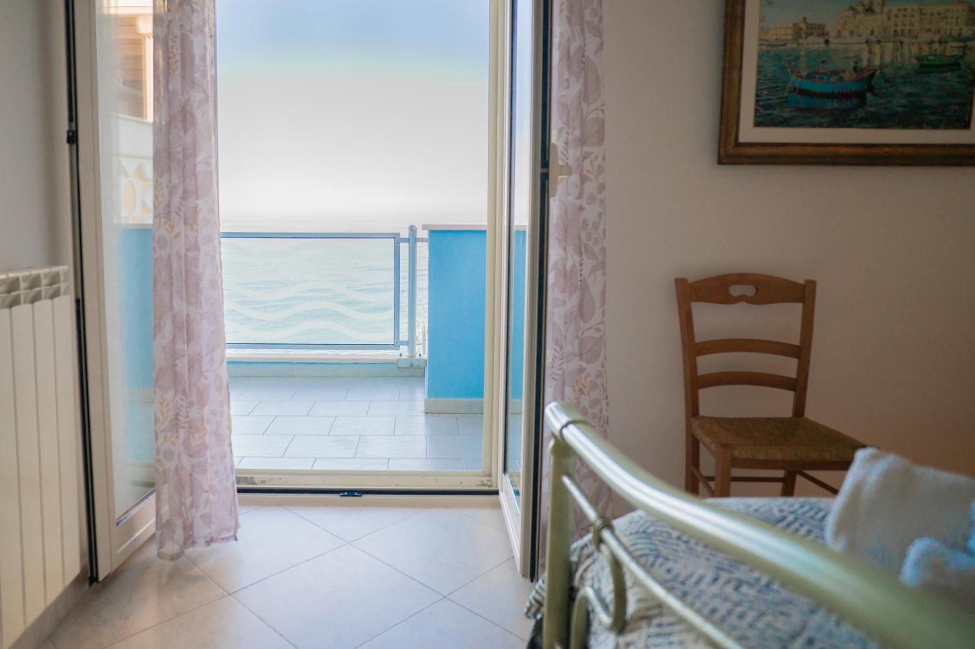 Milu'Seaview Ampia Casa Vista Mare Lägenhet Giovinazzo Exteriör bild