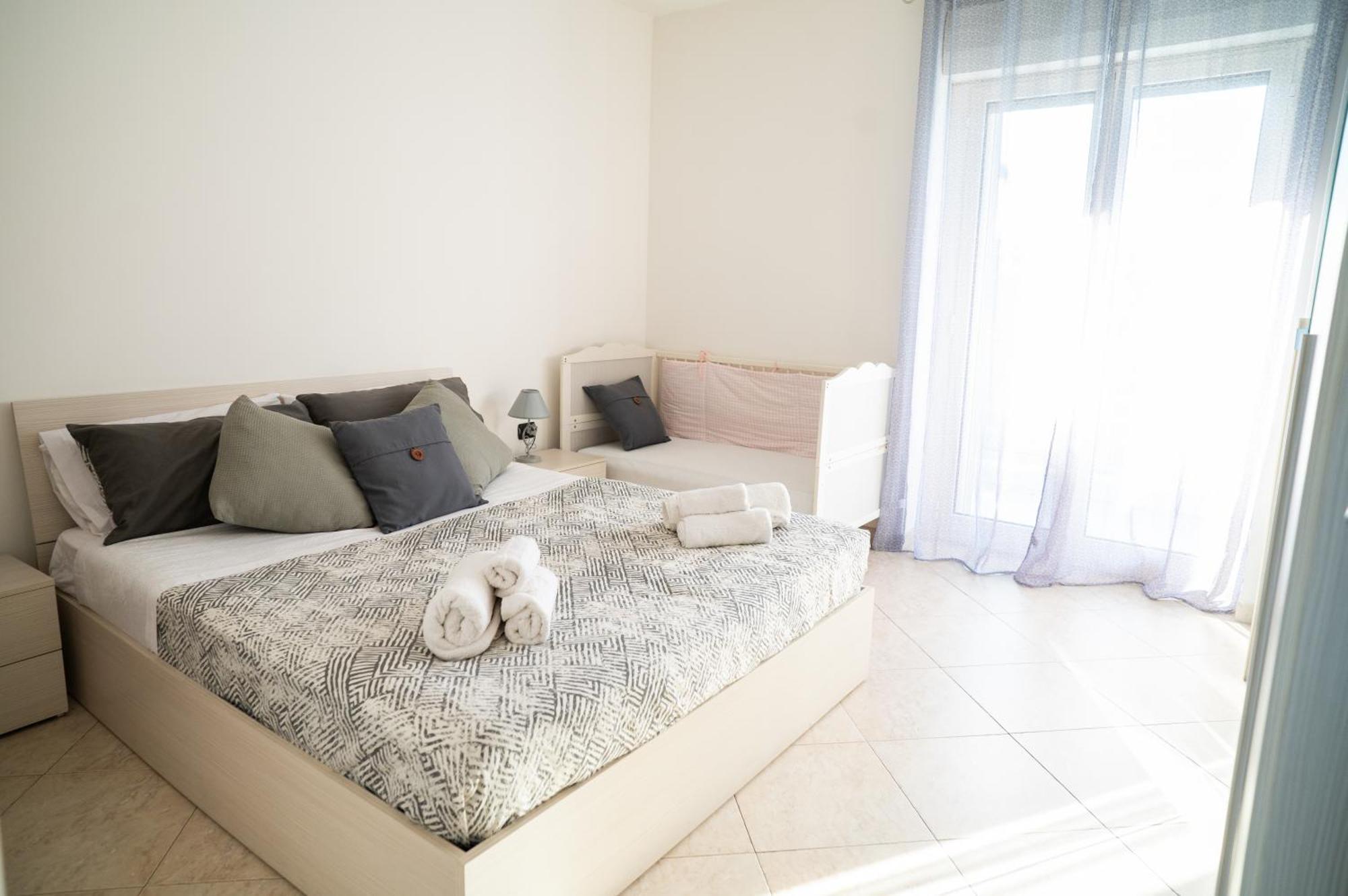 Milu'Seaview Ampia Casa Vista Mare Lägenhet Giovinazzo Exteriör bild