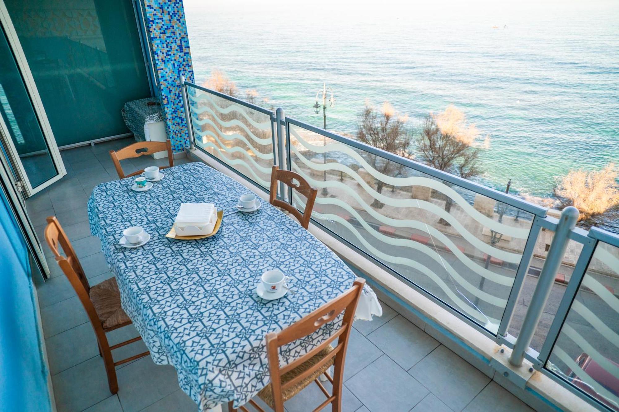 Milu'Seaview Ampia Casa Vista Mare Lägenhet Giovinazzo Exteriör bild